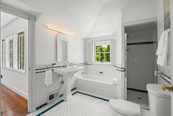 1408 Edgewood Drive, Palo Alto, California 94301