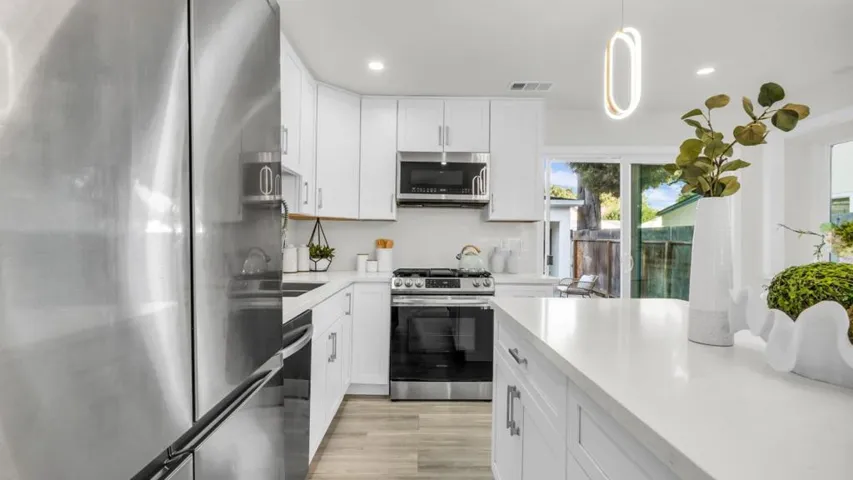 186 Fair Oaks Street, Mountain View, California 94040