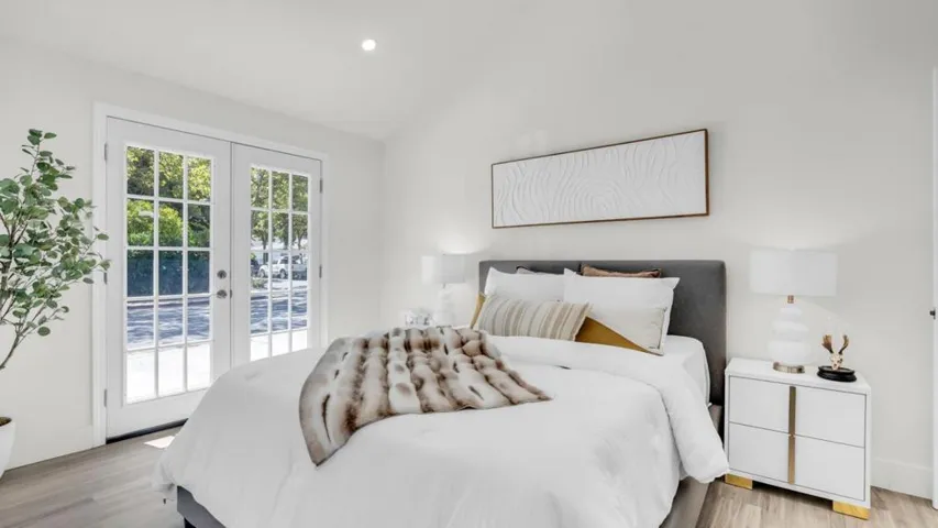 186 Fair Oaks Street, Mountain View, California 94040