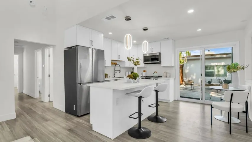186 Fair Oaks Street, Mountain View, California 94040