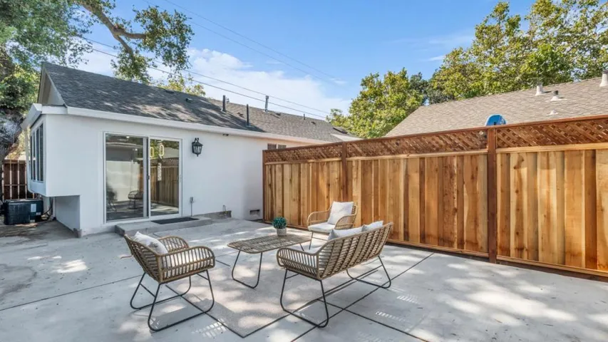 186 Fair Oaks Street, Mountain View, California 94040