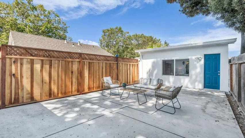 186 Fair Oaks Street, Mountain View, California 94040