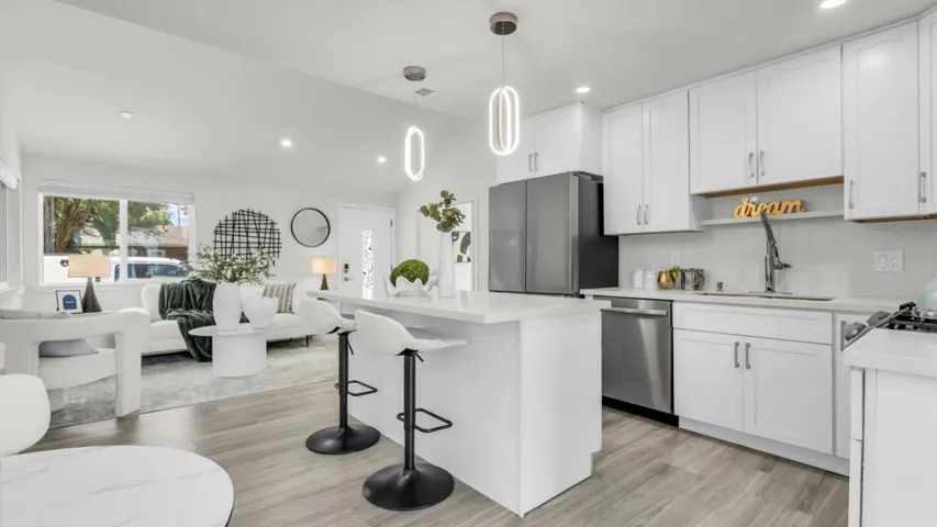 186 Fair Oaks Street, Mountain View, California 94040