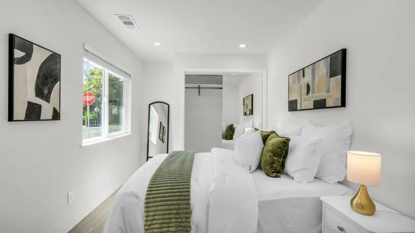 186 Fair Oaks Street, Mountain View, California 94040