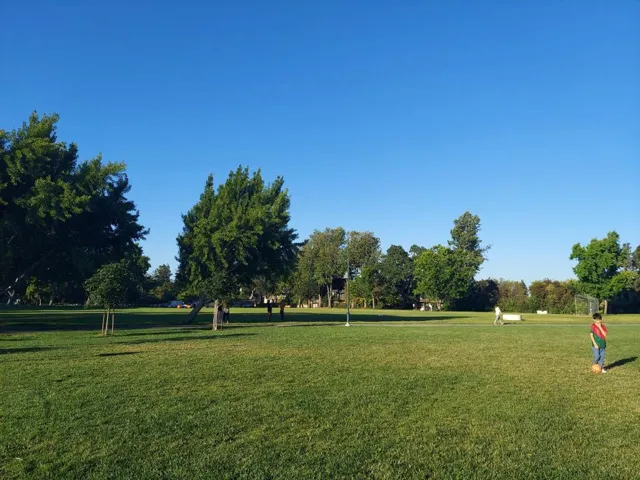 186 Fair Oaks Street, Mountain View, California 94040