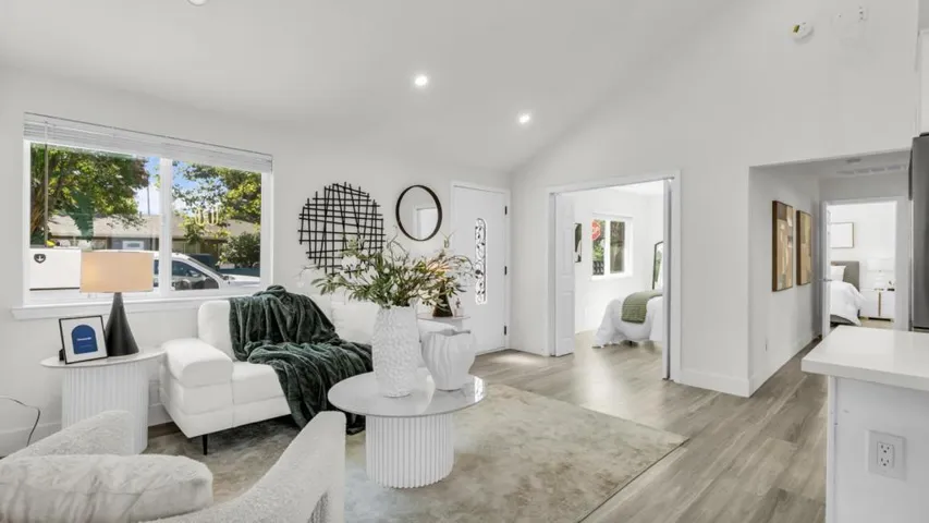186 Fair Oaks Street, Mountain View, California 94040