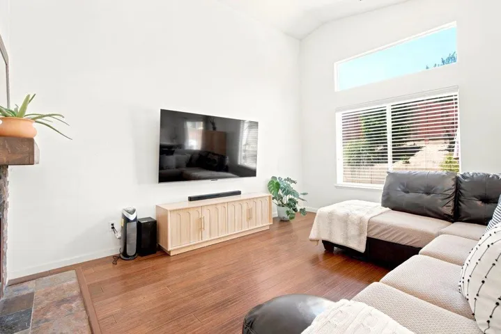 1571 Mimosa Street, Hollister, California 95023