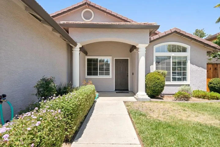 1571 Mimosa Street, Hollister, California 95023
