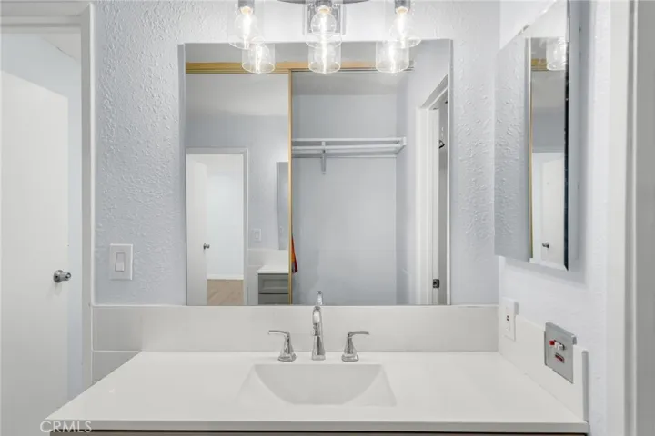 Bathroom sink & Closet