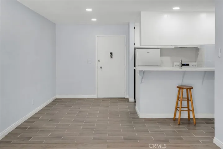 Entrance & Kitchen area