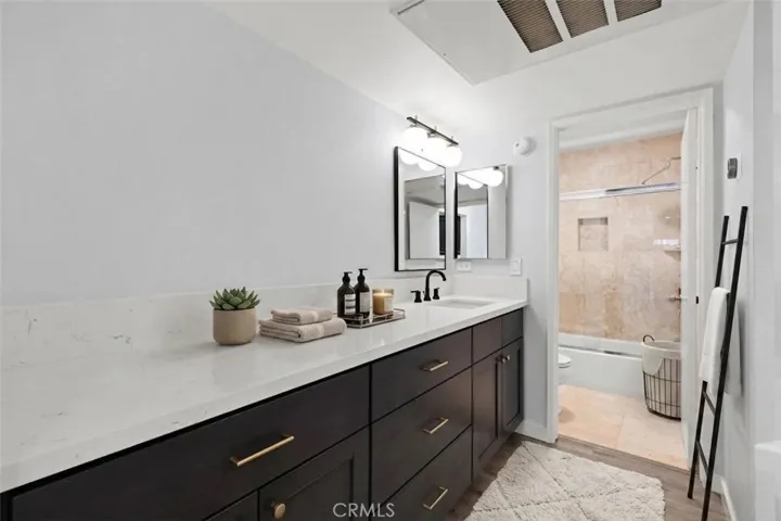 4536 Colbath Avenue 101, Sherman Oaks, California 91423