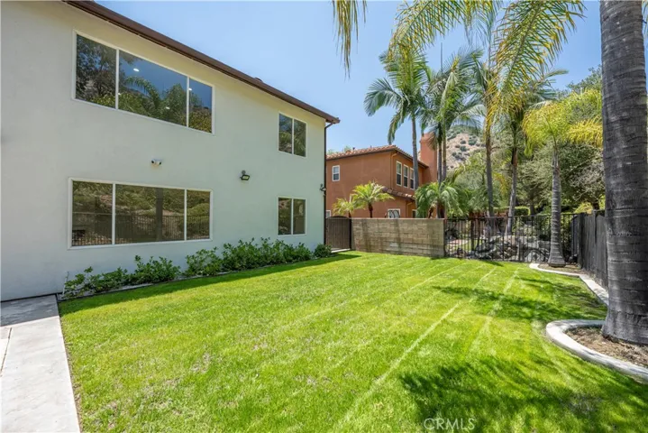 17 Turning Leaf Way, Azusa, California 91702