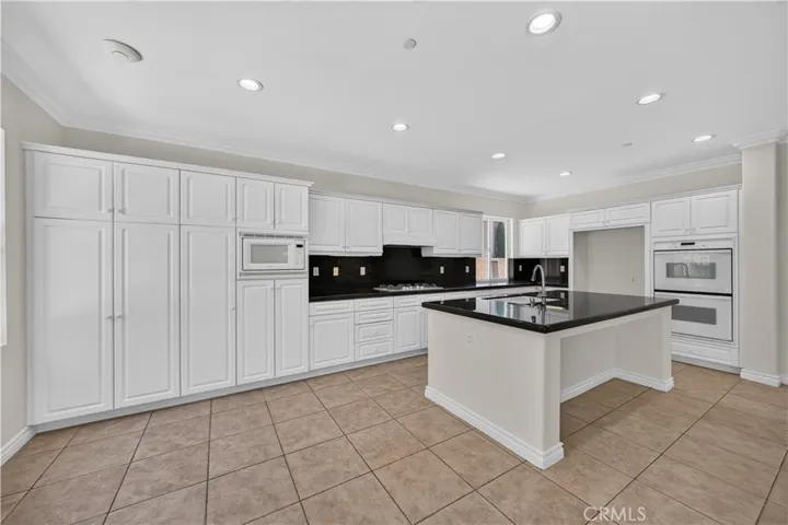 17 Turning Leaf Way, Azusa, California 91702