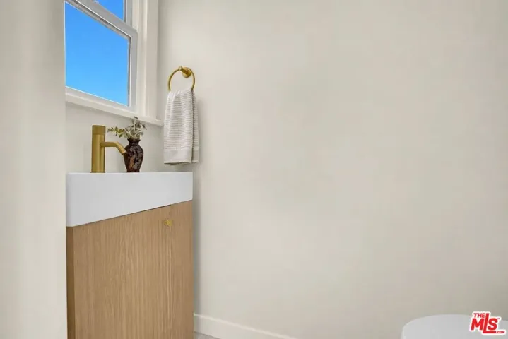 4325 Price Street, Los Angeles, California 90027