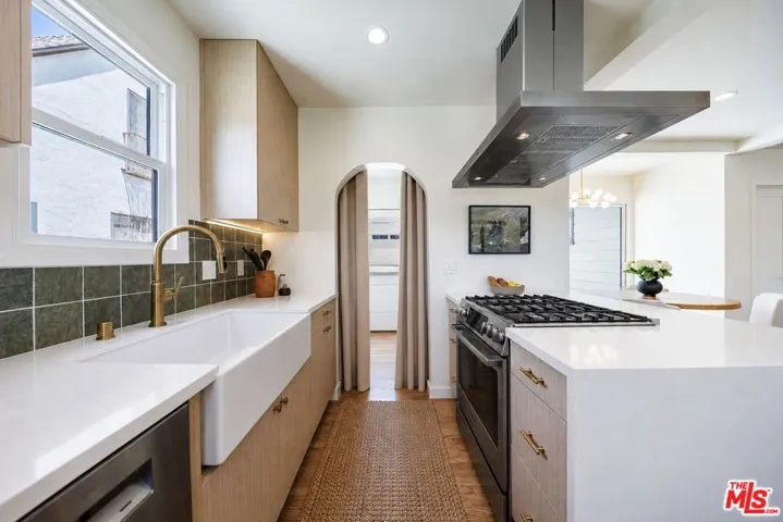 4325 Price Street, Los Angeles, California 90027