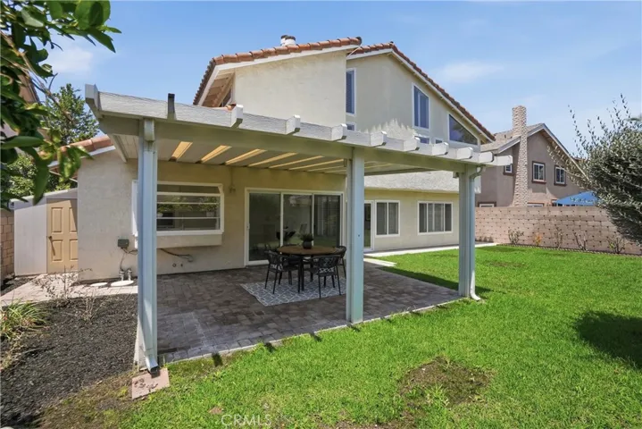 Well maintained backyard.