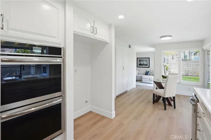 Double oven, great for parties, entertaining or the holidays.