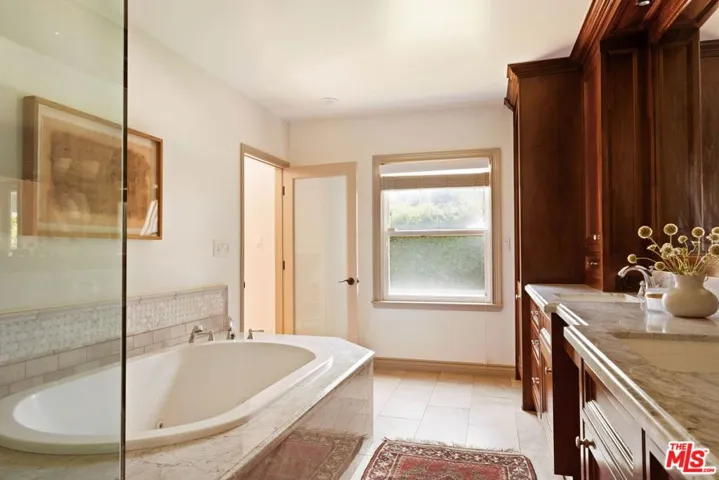 4941 Edgerton Avenue, Encino, California 91436