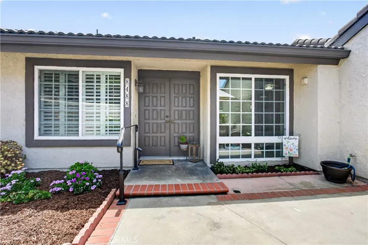 8488 Oakstone Circle, Huntington Beach, California 92646