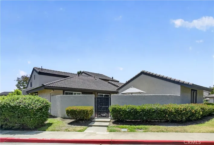 8488 Oakstone Circle, Huntington Beach, California 92646