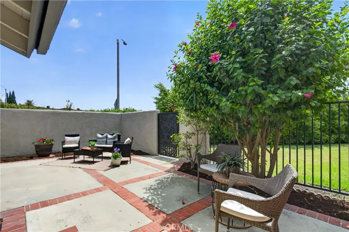 8488 Oakstone Circle, Huntington Beach, California 92646