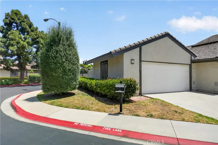 8488 Oakstone Circle, Huntington Beach, California 92646