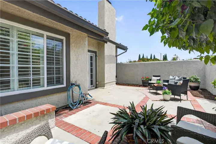 8488 Oakstone Circle, Huntington Beach, California 92646