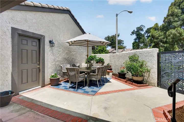 8488 Oakstone Circle, Huntington Beach, California 92646