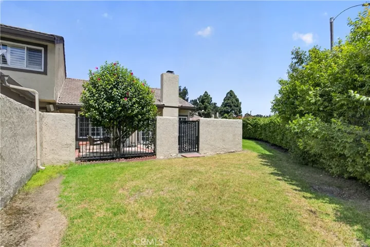 8488 Oakstone Circle, Huntington Beach, California 92646