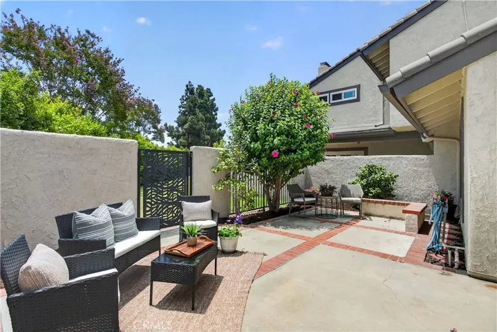 8488 Oakstone Circle, Huntington Beach, California 92646