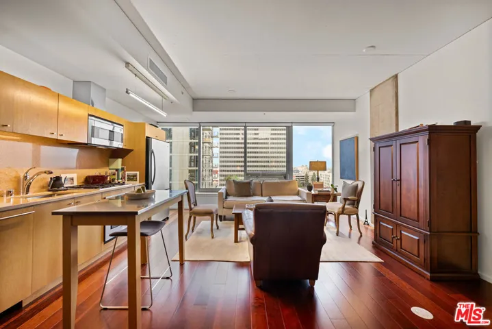 1155 S Grand Avenue 1111, Los Angeles, California 90015