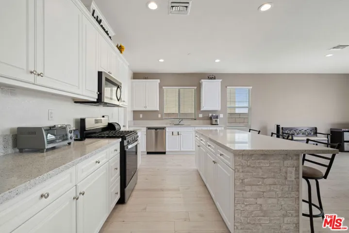 12645 Dion Place, Victorville, California 92395