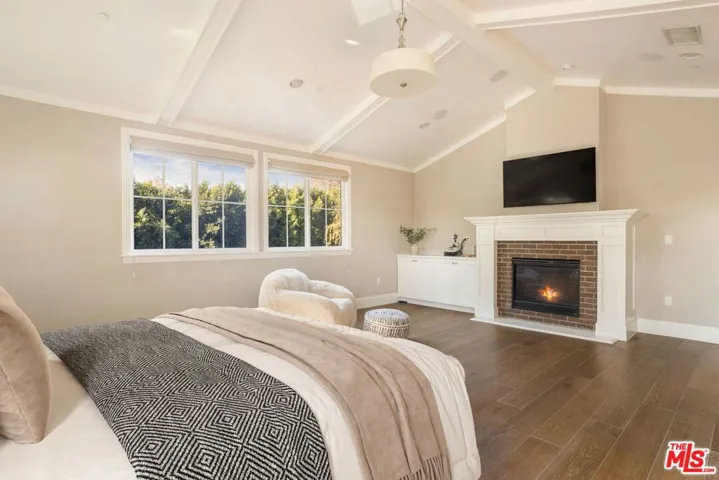 4505 Morella Avenue, Valley Village, California 91607