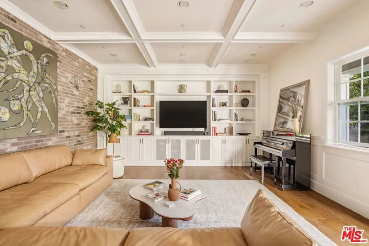4505 Morella Avenue, Valley Village, California 91607