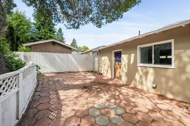 1637 Lake Chabot Terrace, San Leandro, California 94577