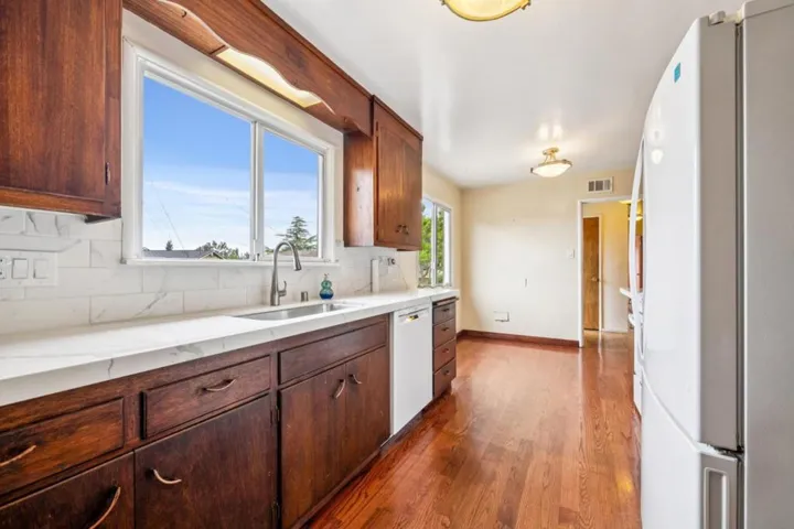 1637 Lake Chabot Terrace, San Leandro, California 94577