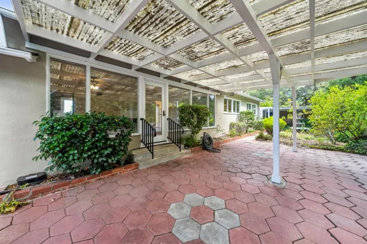1637 Lake Chabot Terrace, San Leandro, California 94577