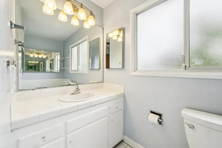 1637 Lake Chabot Terrace, San Leandro, California 94577