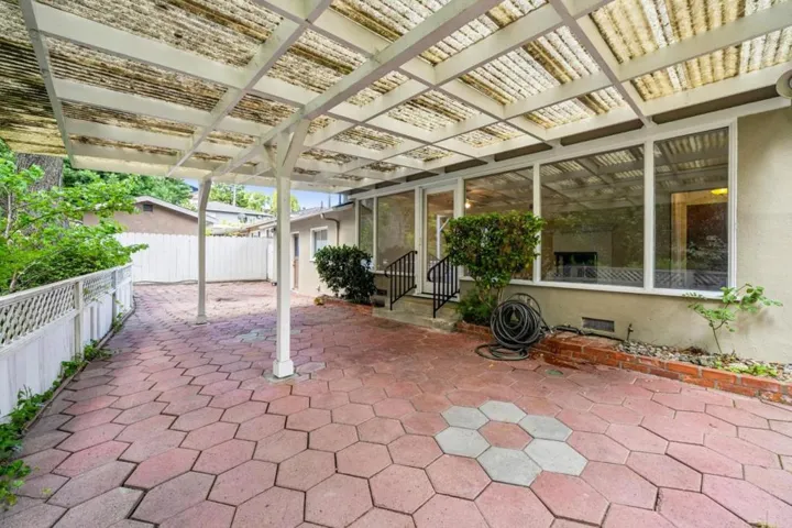 1637 Lake Chabot Terrace, San Leandro, California 94577