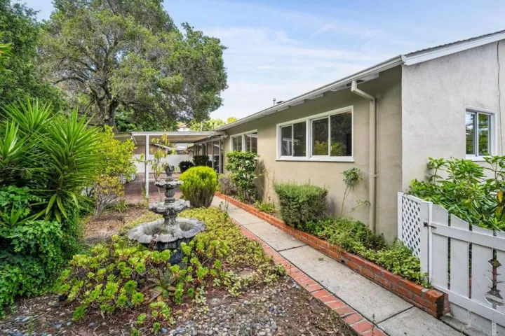 1637 Lake Chabot Terrace, San Leandro, California 94577