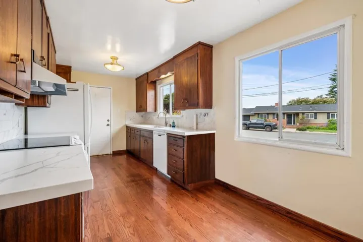 1637 Lake Chabot Terrace, San Leandro, California 94577