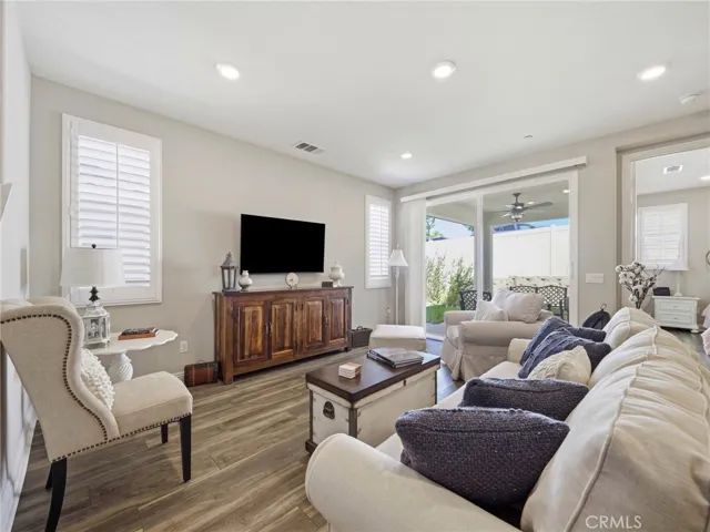 20558 Martingale, Saugus, California 91350