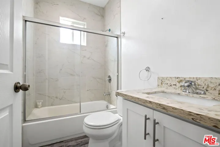 1805 S New England Street, Los Angeles, California 90006