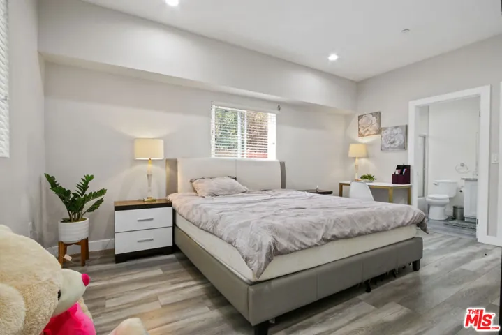 1805 S New England Street, Los Angeles, California 90006