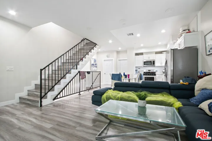 1805 S New England Street, Los Angeles, California 90006