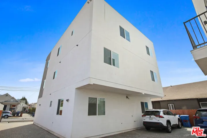 1805 S New England Street, Los Angeles, California 90006