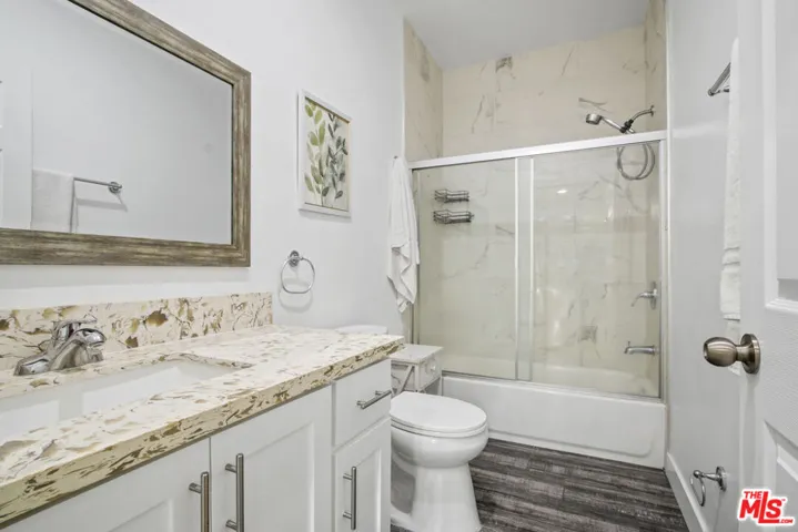 1805 S New England Street, Los Angeles, California 90006