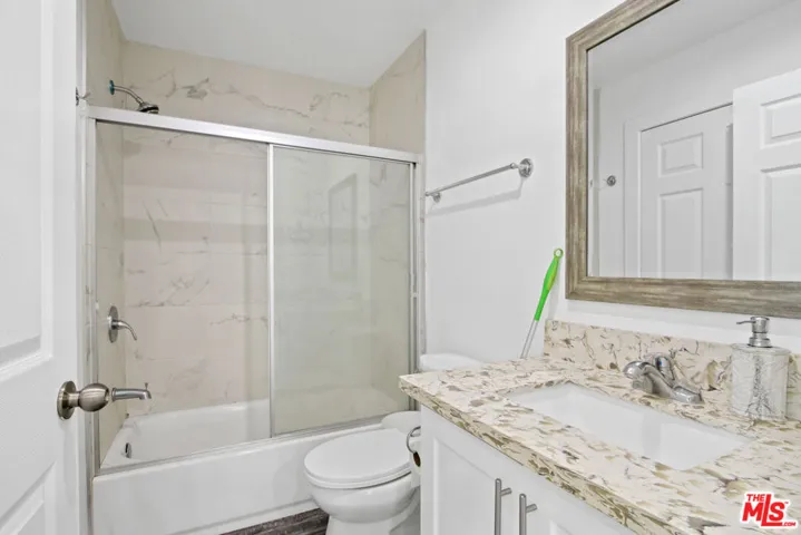 1805 S New England Street, Los Angeles, California 90006