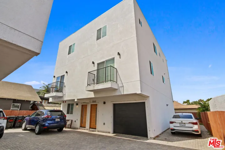1805 S New England Street, Los Angeles, California 90006