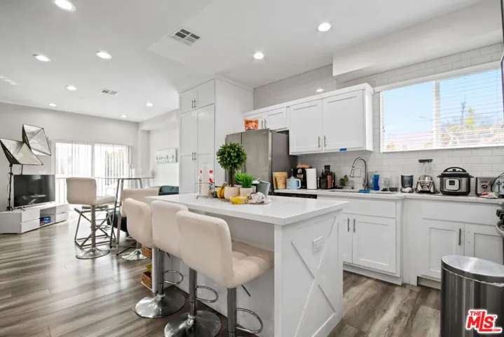 1805 S New England Street, Los Angeles, California 90006